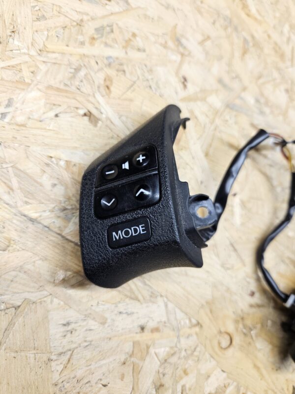 20251117_091425 Lexus roolinupud 75B458