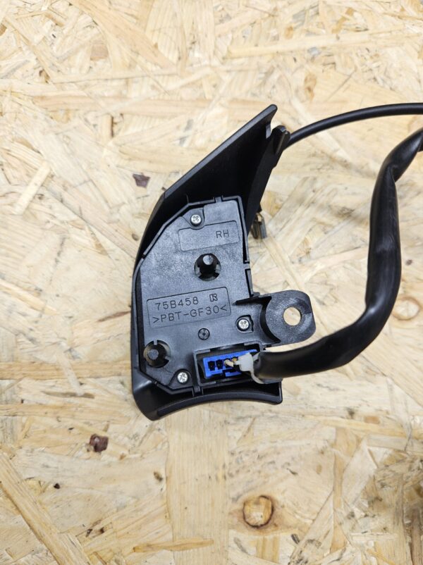 20251117_091506 Lexus roolinupud 75B458