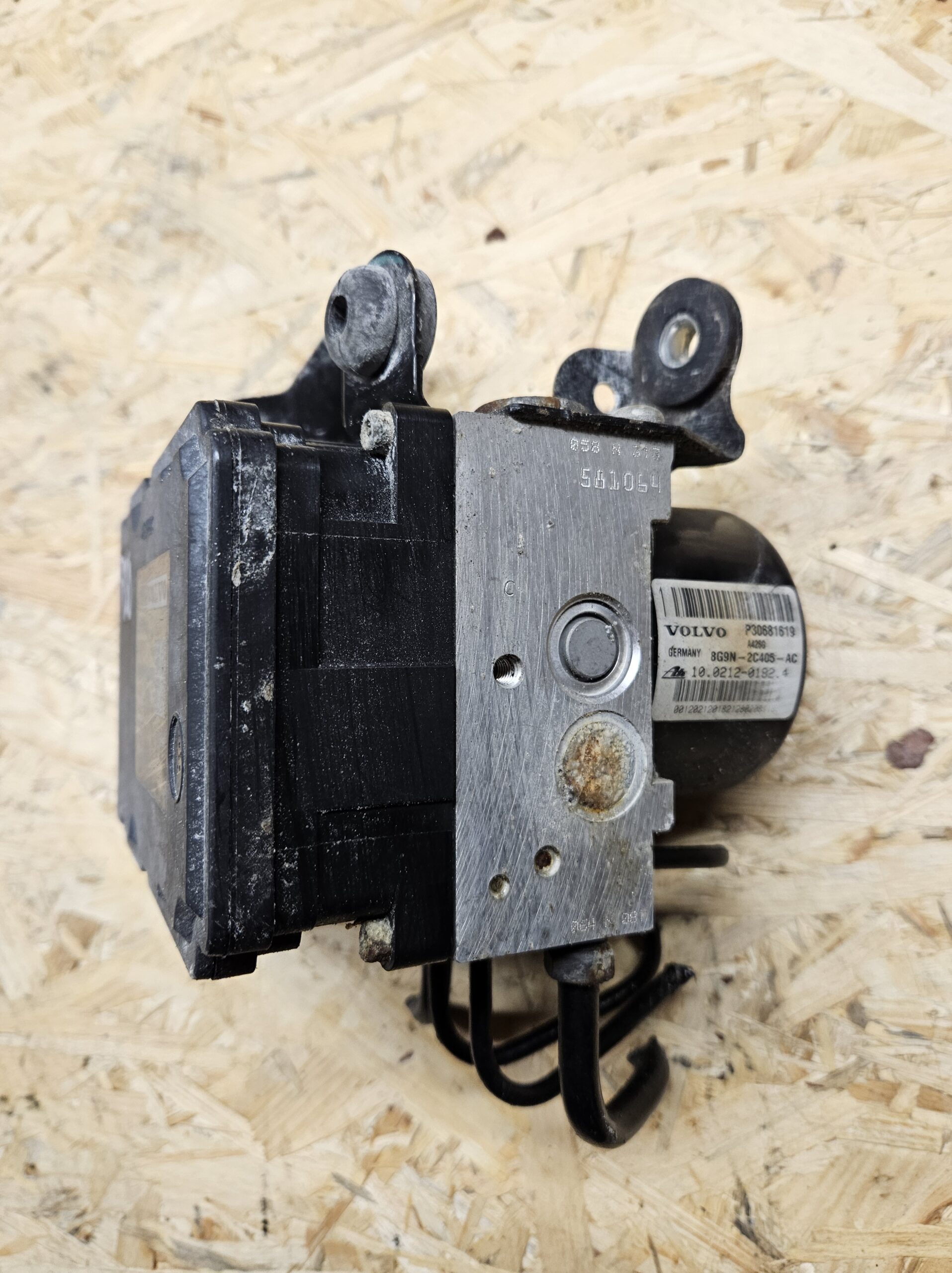 Volvo ABS pump P30681619