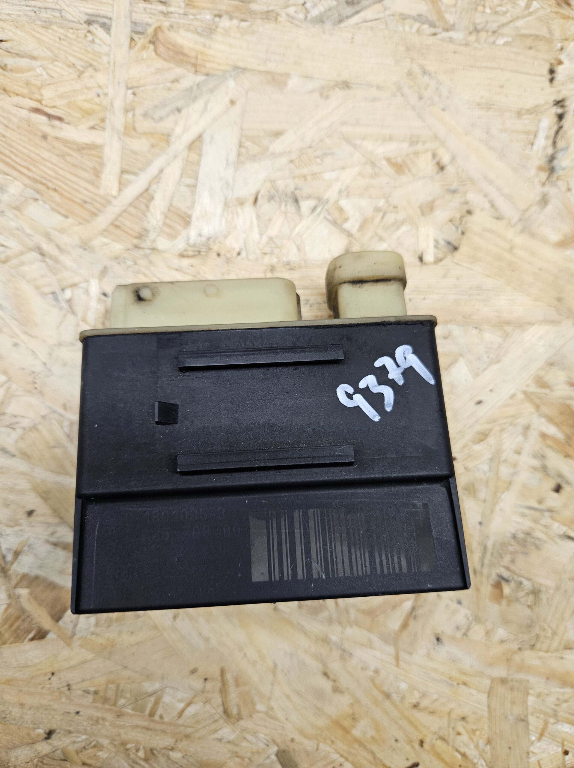 20251117_103534 Citroen eelsüüteküünalde relee 9662570880