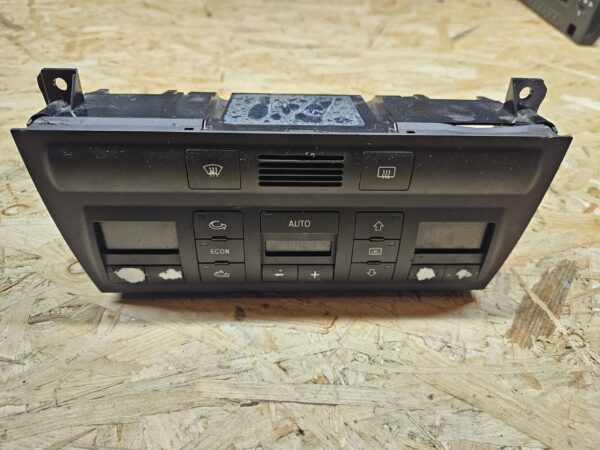 Audi kliimasüsteemi juhtpaneel