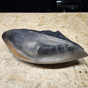 Volvo XC60 esituli parem