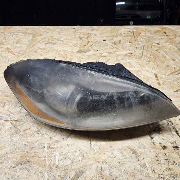 Volvo XC60 esituli parem