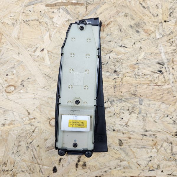 Toyota aknatõstukite pealüliti 8482005100