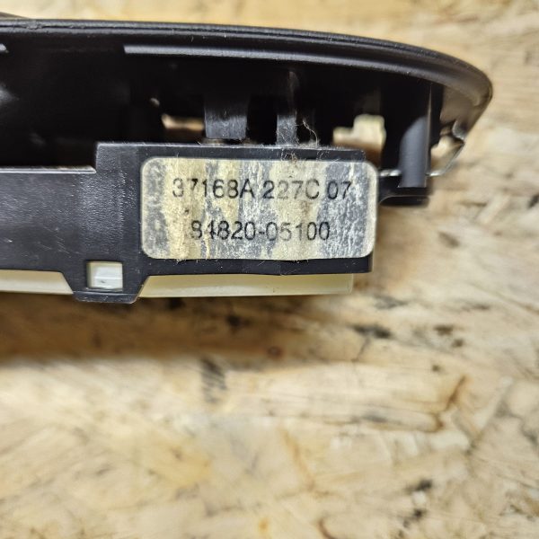 Toyota aknatõstukite pealüliti 8482005100