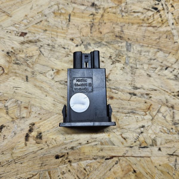 Toyota kütuseluugi lüliti 156795