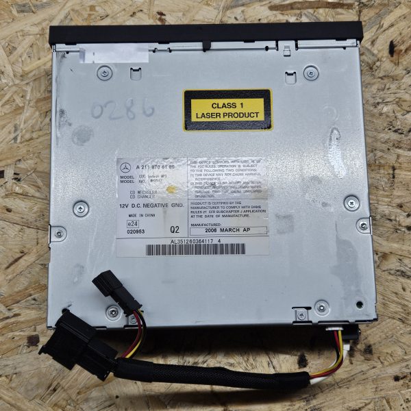 20251201_142609 Mercedes-Benz CD box A2118706189