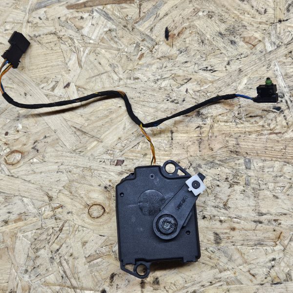 Mercedes-Benz paneeli mootor 16107250001