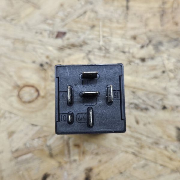 20251201_143758 Audi relee 4B0907307B