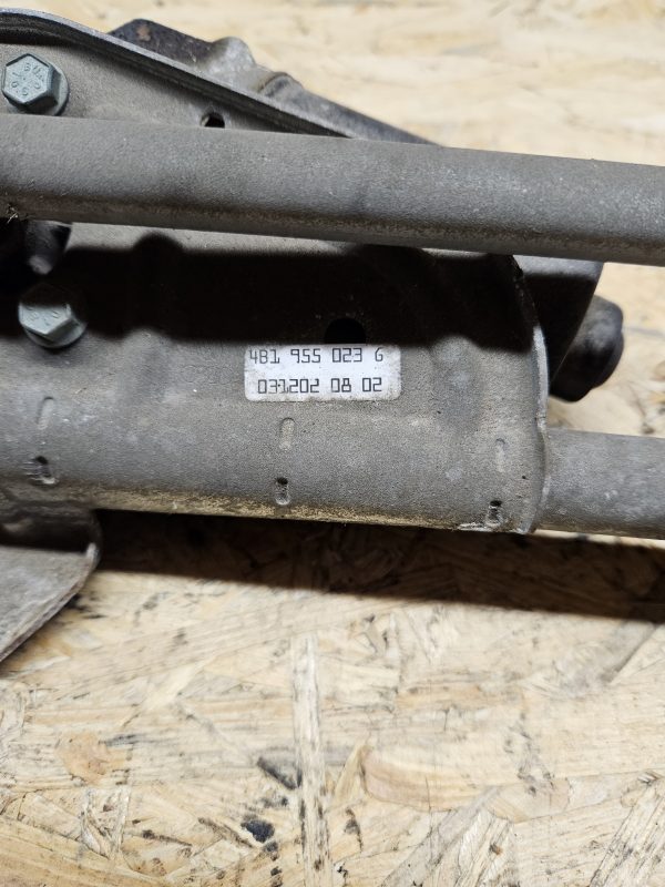 Audi kojamehe hoovastik mootoriga 4B1955113A