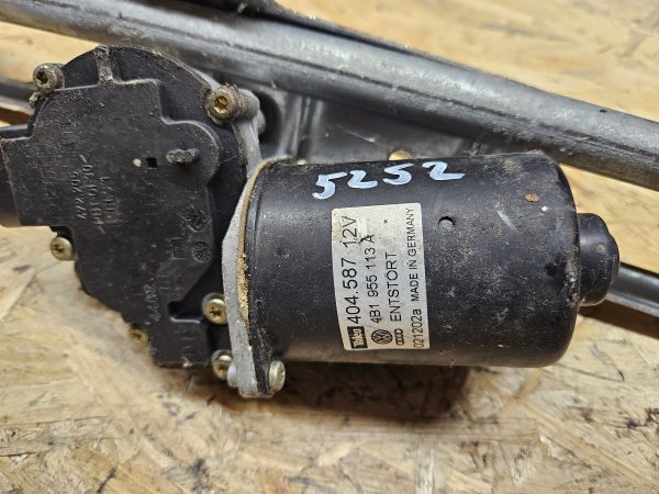 Audi kojamehe hoovastik mootoriga 4B1955113A