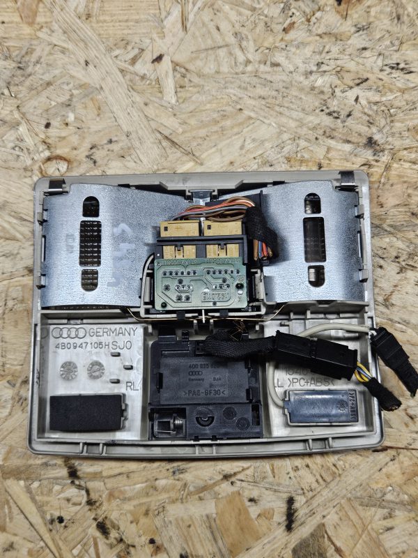 Audi salongi valgusti 4B0947105H