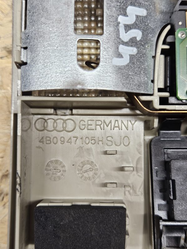 Audi salongi valgusti 4B0947105H