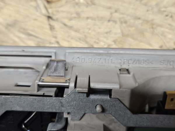 Audi salongi valgusti 4B0947111