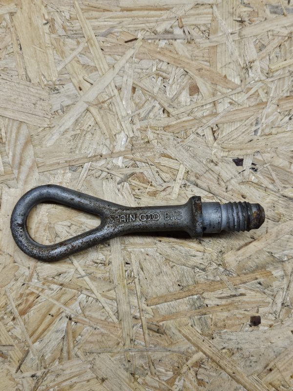 Audi puksiirkonks 4B0805616A