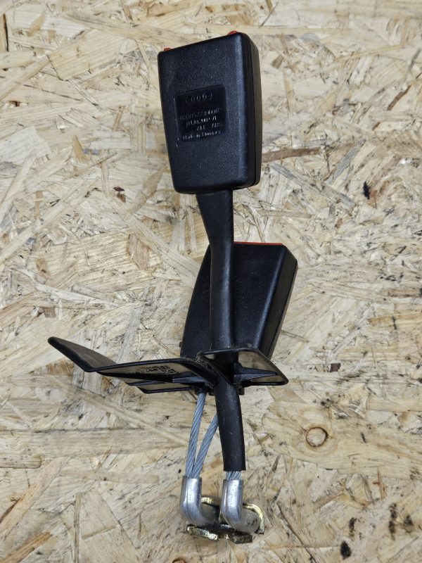 Audi tagumise istme turvavöö vastus 8D0857739