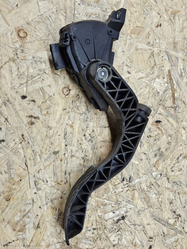 Audi gaasipedaal 8D1723523M