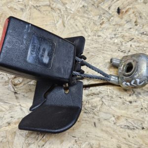 20251202_101227 Audi turvavöö vastus 4B0857740A