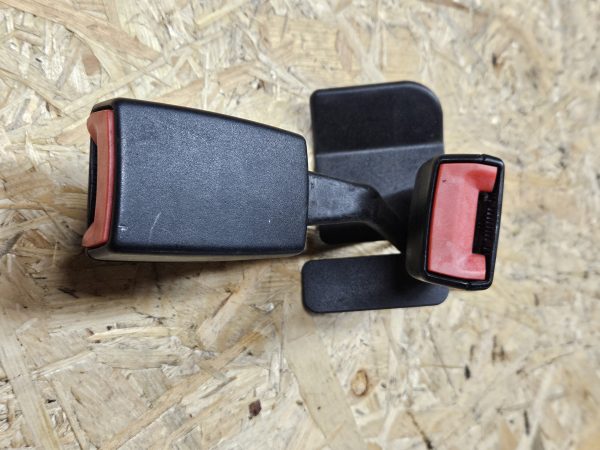 Audi turvavöö vastus 8D0857739D