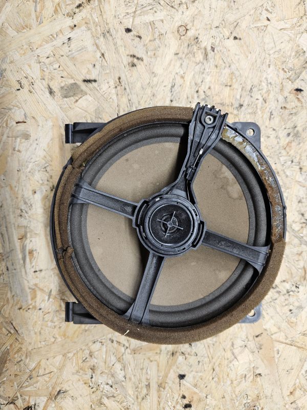 20251202_132028 Volvo kõlar 8633574