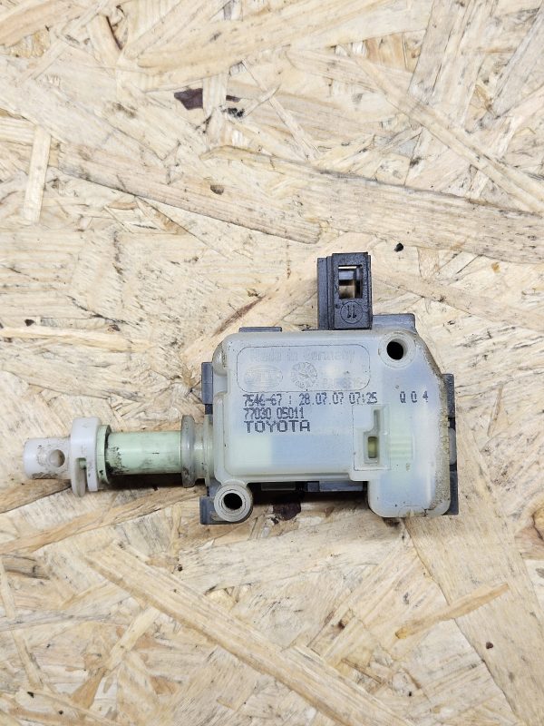 20251202_134641 Toyota kütuseluugi lukk 77030-05011