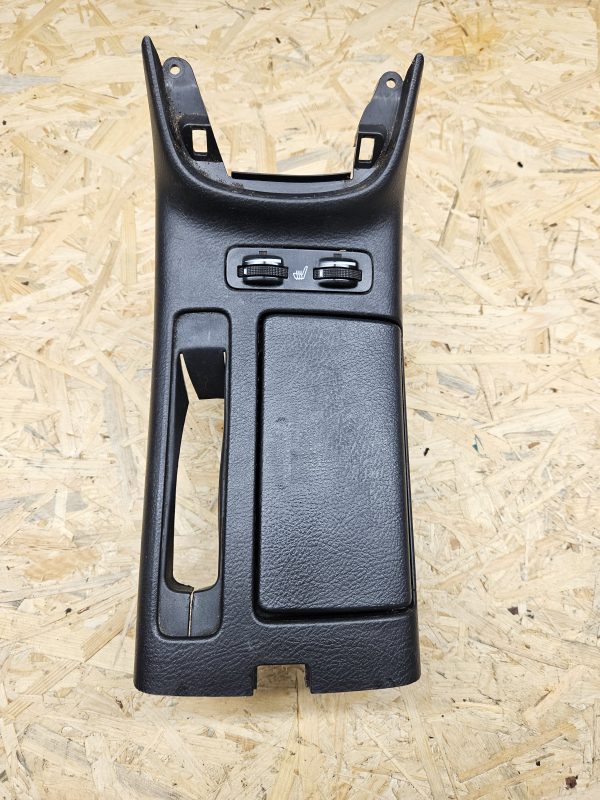 Toyota Avensis keskkonsooli kate