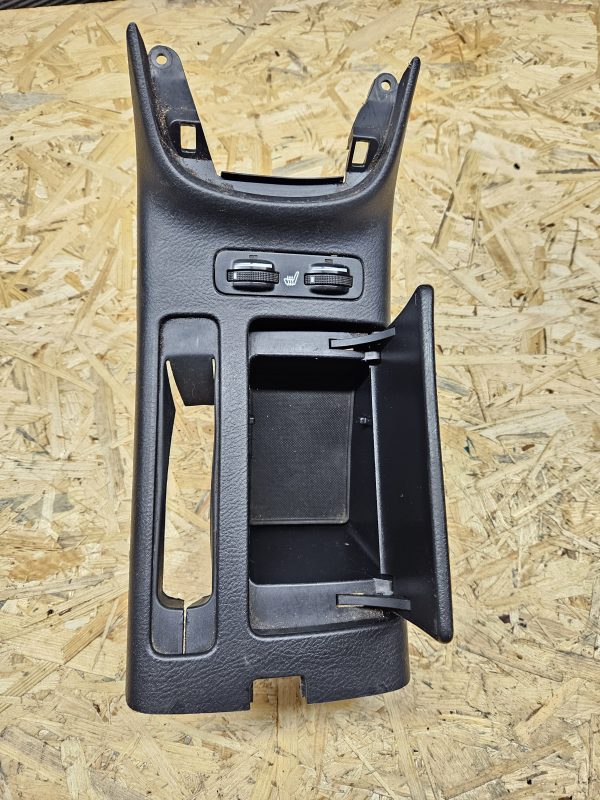 Toyota Avensis keskkonsooli kate