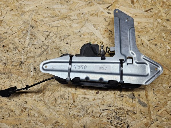 20251202_141812 Volvo XC60 tagaluugi hüdraulika pump 30754549