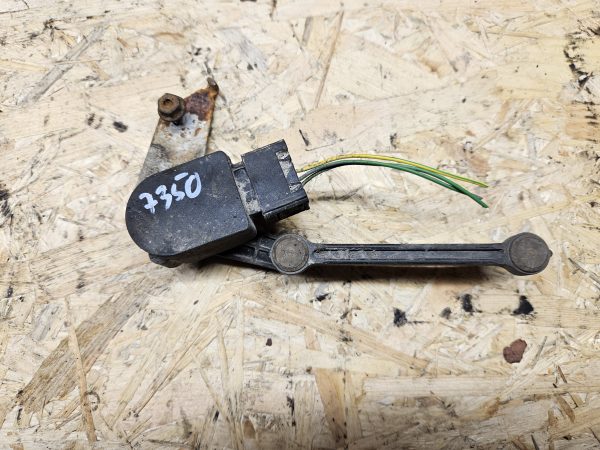 20251202_141827 Volvo esitulede kõrguse sensor V95-72-0148