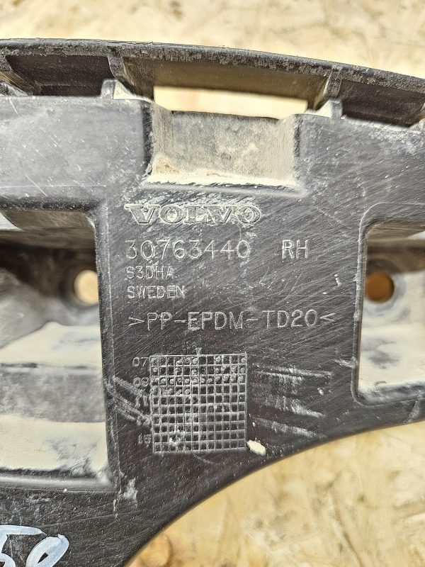 Volvo XC60 tagumise kaitseraua kinnitus 30763440