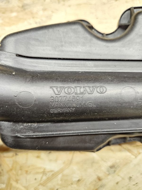 20251202_142702 Volvo sisselaske resonaator 30774691