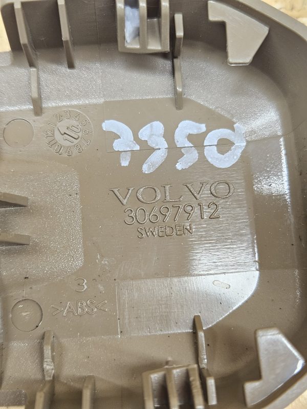 20251216_110713 Volvo XC60 kate 30697912