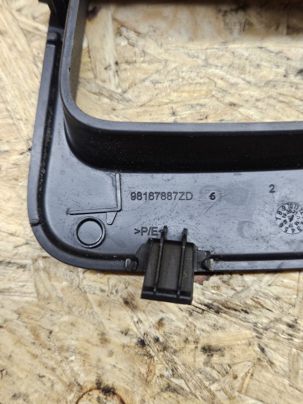 20251216_152737 Citroen Berlingo lükandukse kate 98167887ZD