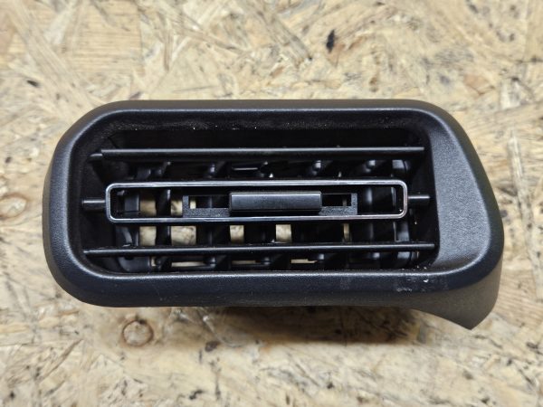 Citroen Berlingo ventilatsiooni kate MOU022342