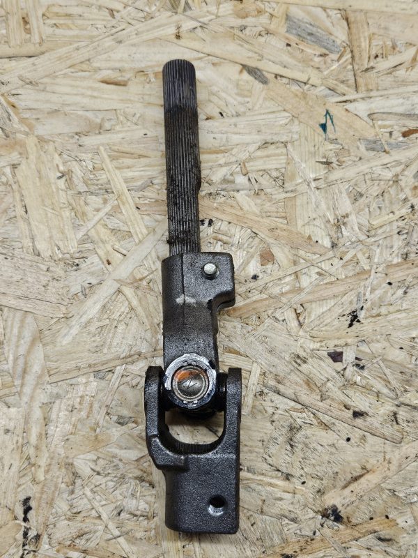 Toyota Avensis roolirist