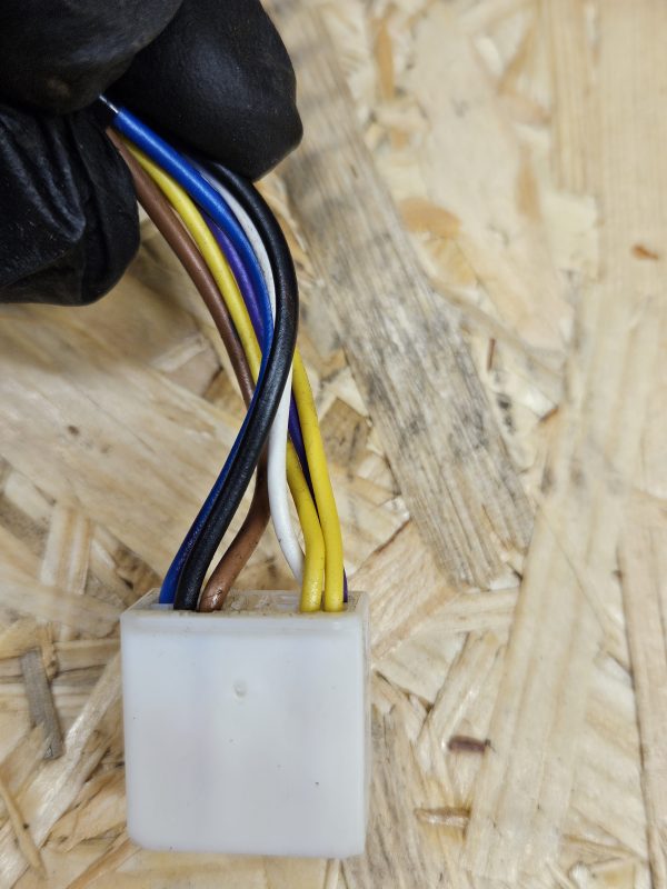 Toyota Avensis küljepeegel vasak