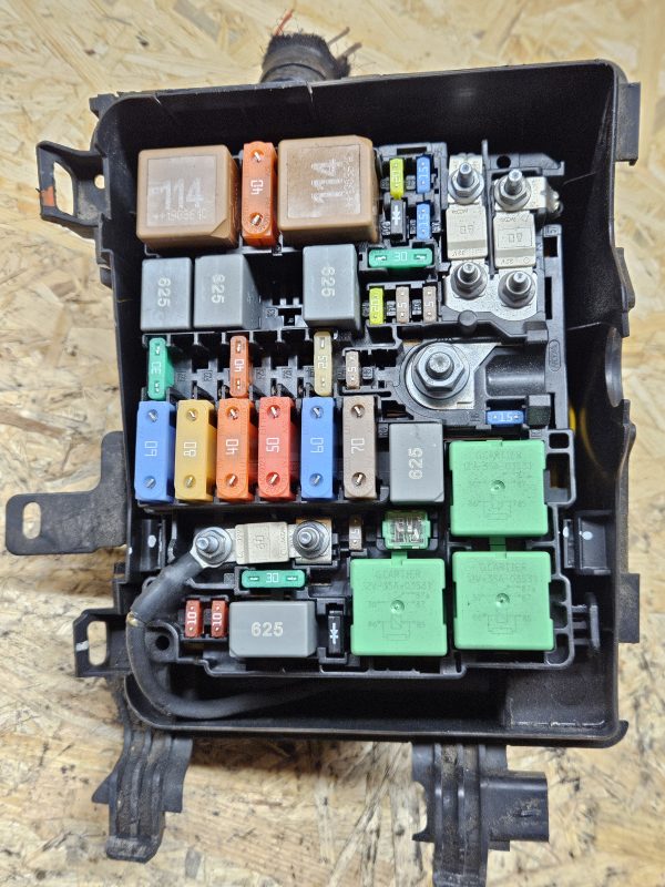 20251217_092555 Citroen Berlingo kaitsmekarp