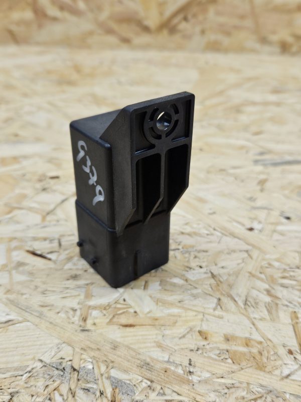 Citroen eelsüüteküünalde relee 9803299780