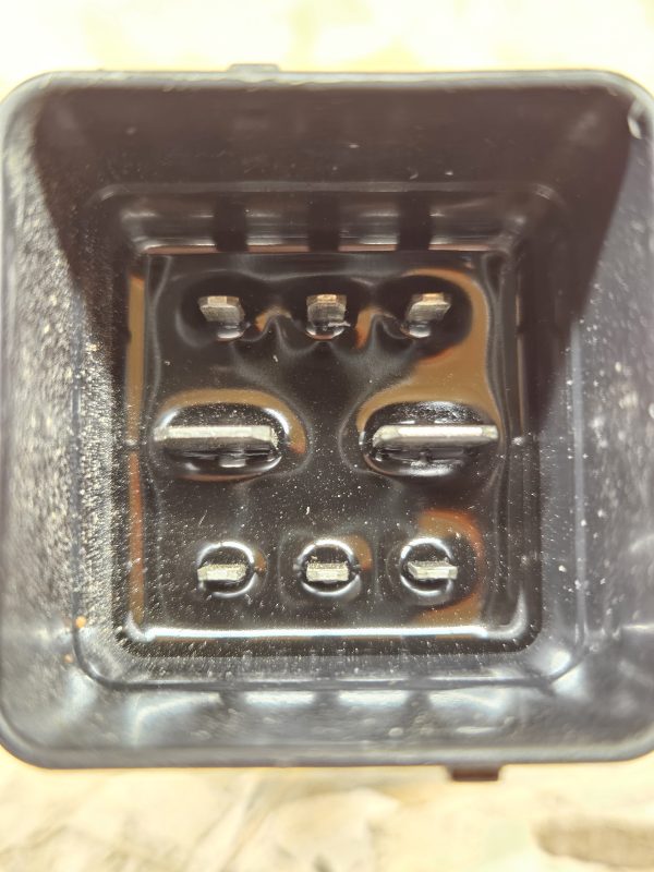 Citroen eelsüüteküünalde relee 9803299780