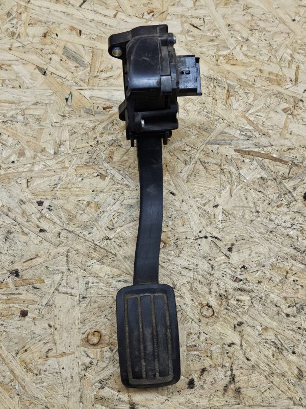 20251217_092903 Citroen gaasipedaal 9674829780