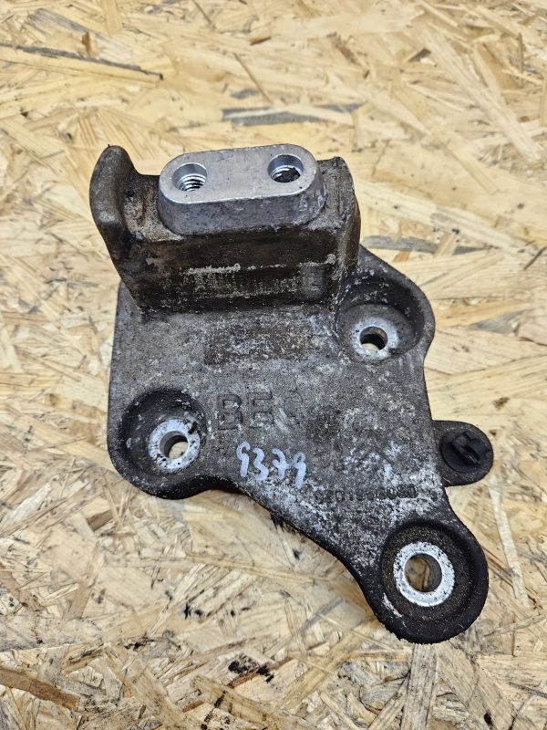 Citroen käigukasti kinnitus 9801956080