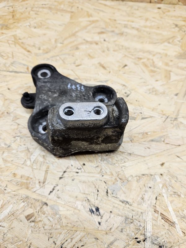 Citroen käigukasti kinnitus 9801956080