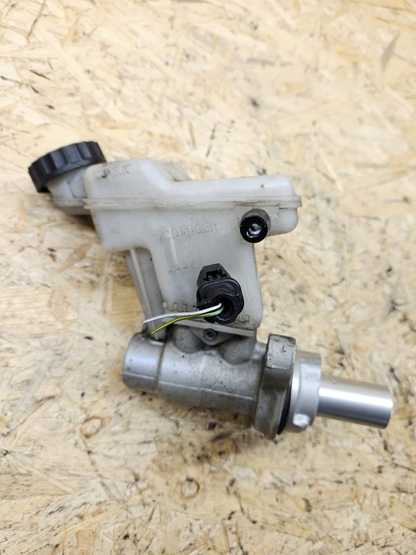 20251217_103142 Citroen pidurisilinder 9807687080