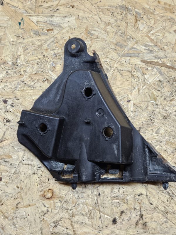 Volvo XC60 esistange kinnitus vasak 30764618