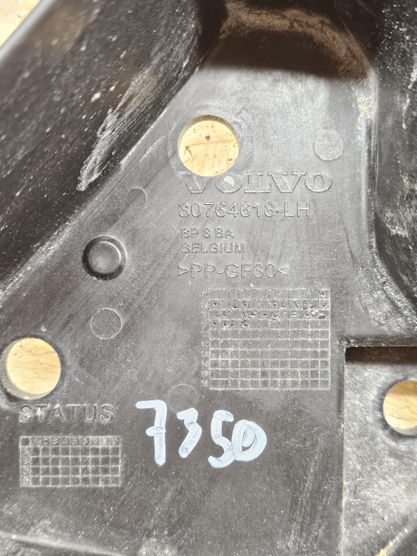 Volvo XC60 esistange kinnitus vasak 30764618