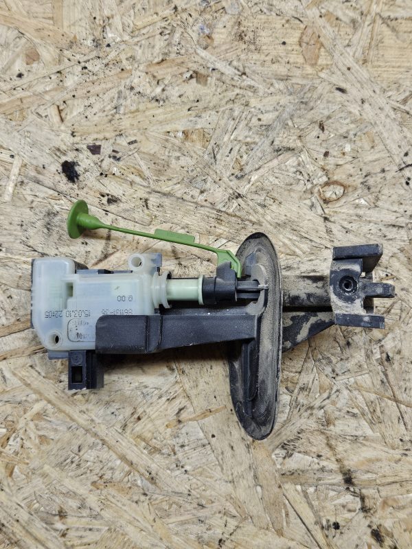 20251217_111611 Volvo kütuseluugi lukk 861131-36