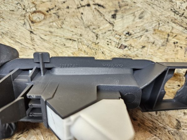 Volvo tagaistme lukk 9188720