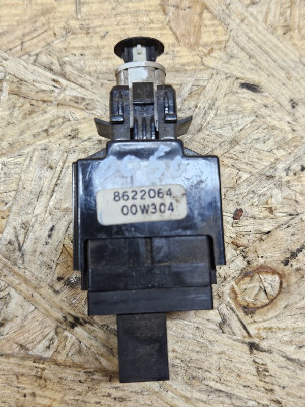 20251217_140516 Volvo piduritule lüliti 8622064