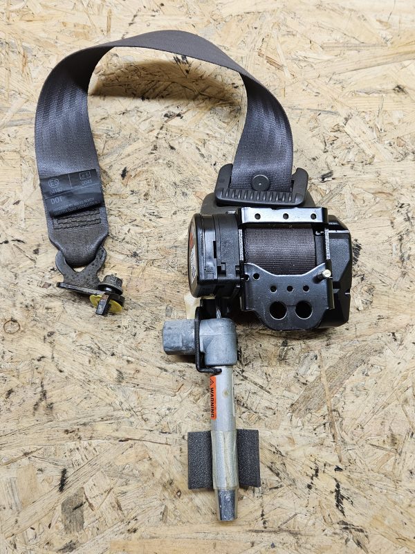 20251217_143911 Volvo tagumine turvavöö 570521200L