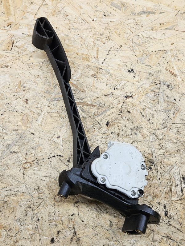 20251217_144108 Volvo gaasipedaal 9496821